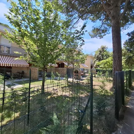 ヴィラ Two-level Rowhouse With Garden