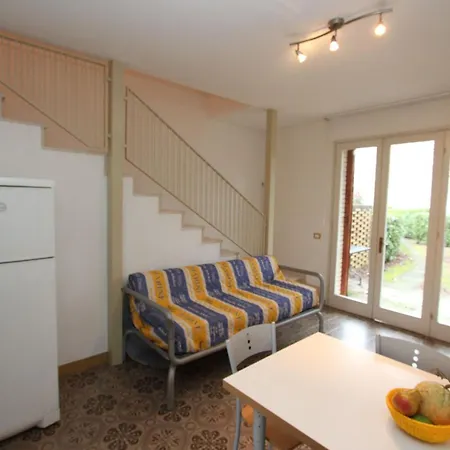 ヴィラ Two-level Rowhouse With Garden Lo Stallone